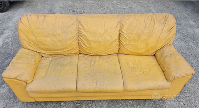 2 Divani in pelle da 3 e 2 posti