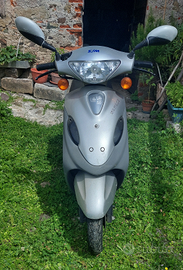 Moto scooter SYM 2004 usato grigio