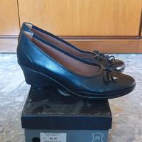 Mocassino in pelle con zeppa