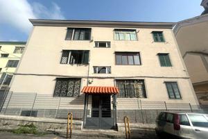 4 LOCALI A TORRE DEL GRECO