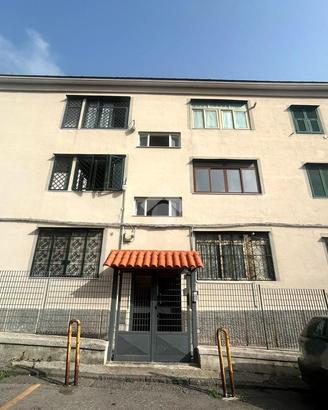 4 LOCALI A TORRE DEL GRECO