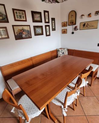 Tavolo con panca più sedie