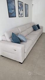 Divano motorizzato maxsofà nuovo. 