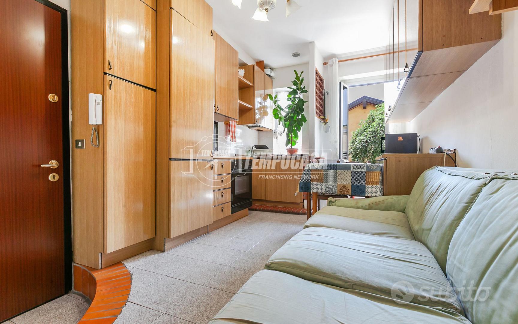 Apartment in Milano, Derganino, Municipio 9 - Altro