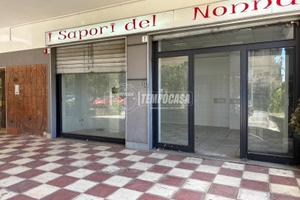 LUMINOSA BOTTEGA CON DUE PUNTI LUCE