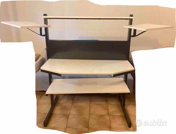 Scrivania multipiano per computer
