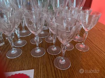 Vintage calici in cristallo e vassoi in acciaio