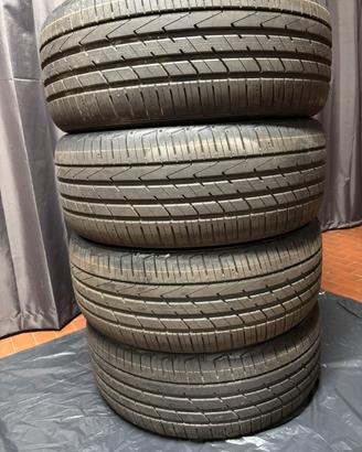 Gomme 235/50 R 19