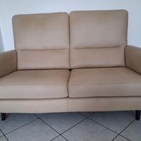 DIVANO DUE POSTI USATO POCHISSIMO 