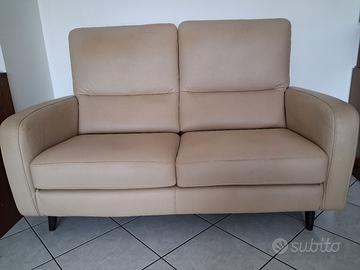 DIVANO DUE POSTI USATO POCHISSIMO 