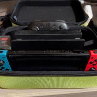 Nintendo Switch con giochi e accessori