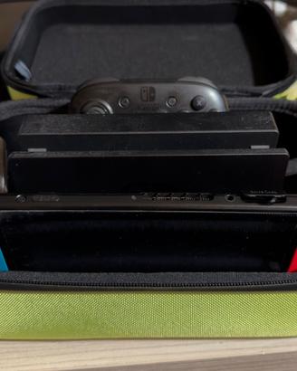 Nintendo Switch con giochi e accessori
