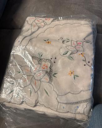 Tovaglia  completa di tovaglioli Nuova