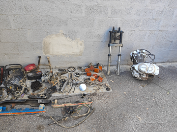 Vari pezzi Suzuki gs 450 del 1981