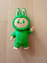 Art toy in stile Labubu dipinto a mano