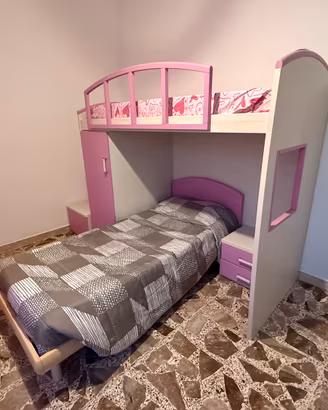 letto a castello+comodino+scala con cassettoni