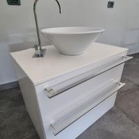 Mobile bagno bianco sospeso con senza lavabo