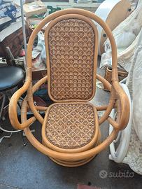 poltrona dondolo rattan