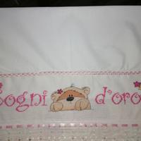 lenzuolino per culla ricamato a mano