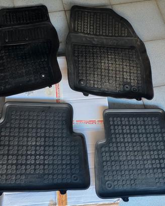 tappetini in gomma a vasca x ford c-max 