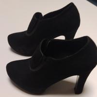 Scarpa nera scamosciata