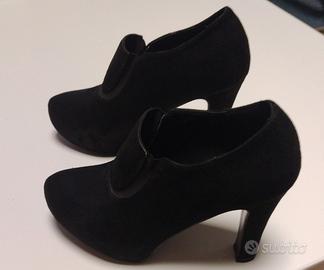 Scarpa nera scamosciata