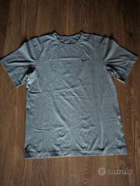 T-shirt Nike Grigia