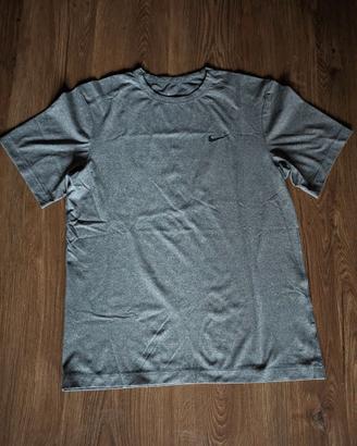 T-shirt Nike Grigia