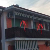 2 strutture tende  esterno