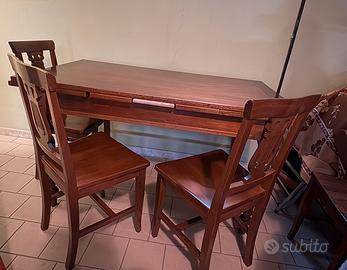 TAVOLO E 4 SEDIE IN LEGNO