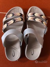 Sandali donna con perline in plastica morbida