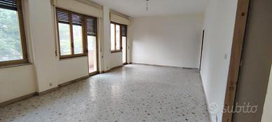 5 Vani con garage tra Parco Vulcania e via Etnea