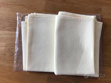 Tessuto in cotone da ricamare