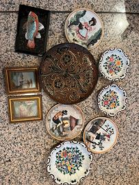 Oggetti piatti e quadretti vintage