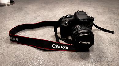 Canon EOS 2000D + obiettivo 18-55mm pochi scatti