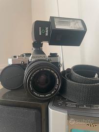 OLYMPUS OM 10 Con 35-70mm 1:4 e Flash
