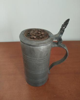 Boccale da birra vintage in peltro con coperchio 