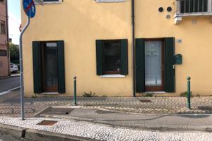 Trilocale ad uso commerciale