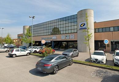 Ufficio sito in centro commerciale