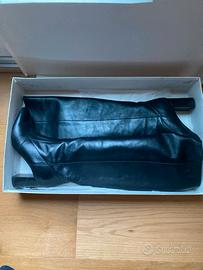 Stivali neri lucidi nr.36