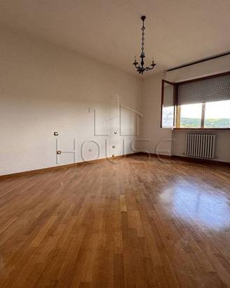 Appartamento di 110 m² con più di 5 locali e posto