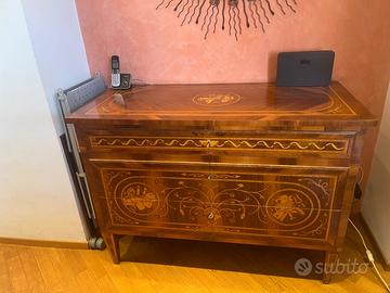 Comó stile antico intarsiato