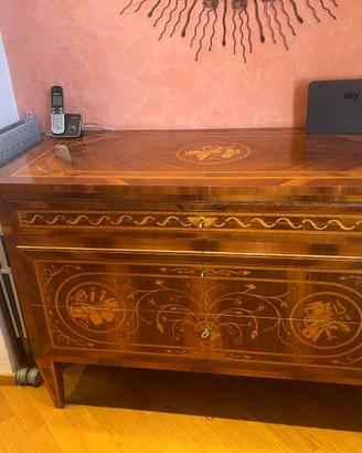 Comó stile antico intarsiato