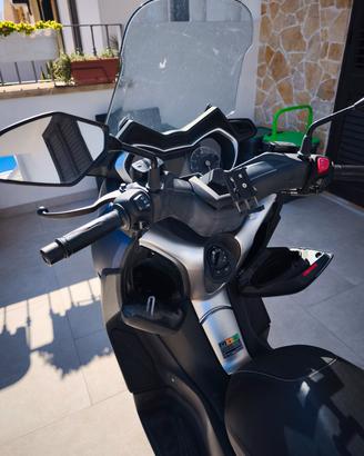 Yamaha Xmax 300