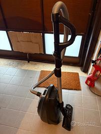 Aspirapolvere con filo