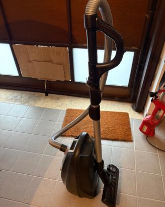 Aspirapolvere con filo