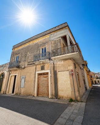 Casa indipendente a Cutrofiano 10 locali