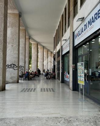 NEGOZIO A ROMA