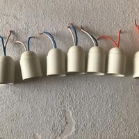 Attacco elettrico per lampadina