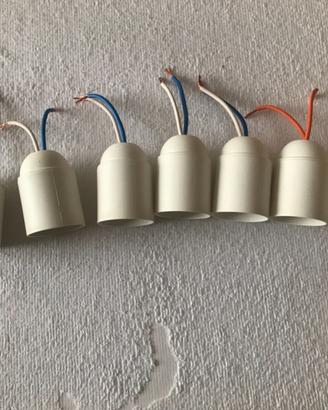 Attacco elettrico per lampadina